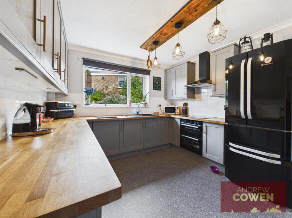 2 bed Detached Bungalow for sale Image 7
