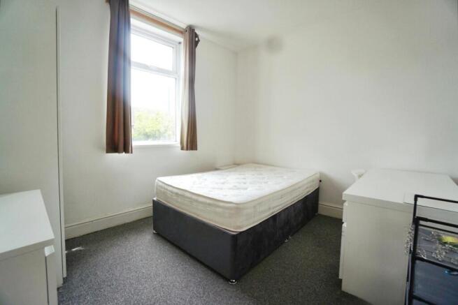 4 bed Terraced to rent Image 8