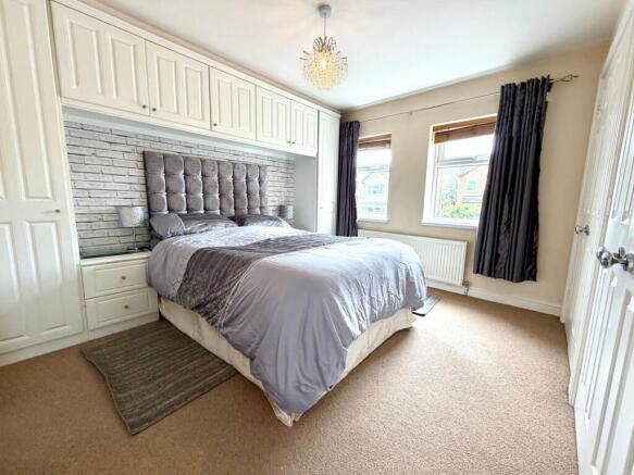 4 bed Detached for sale Image 8