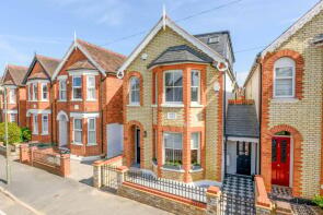 20, Oakdale Road, Weybridge KT13 8EJ