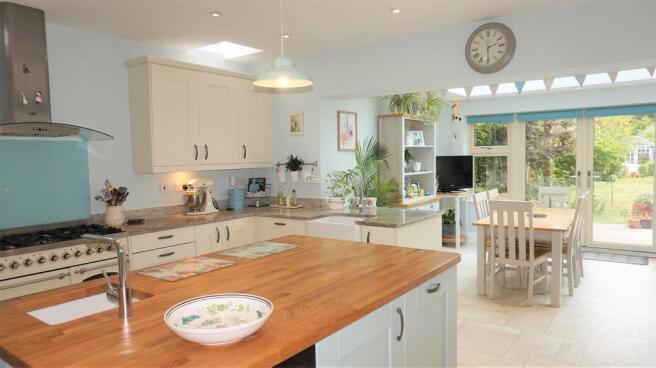 Kitchen/Family Ro...