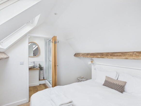 5 bed Block of Apartments for sale Image 9
