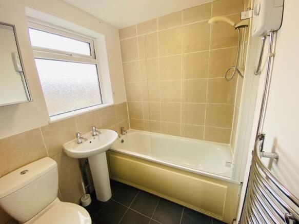 3 bed Terraced to rent Image 10