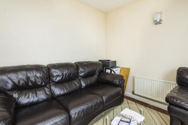 2 bed Flat for sale Image 5