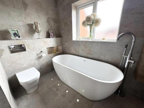 3 bed Semi-Detached for sale Image 5