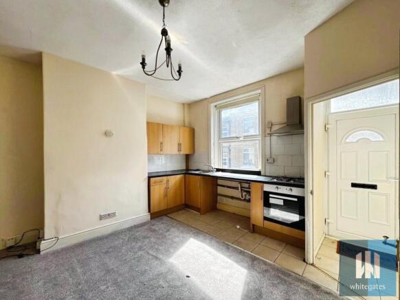 2 bed Terraced to rent Image 2