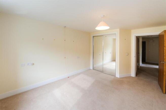 Bedroom (4th pic).jpg