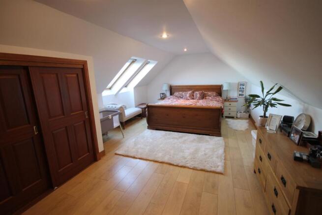 BEDROOM 2