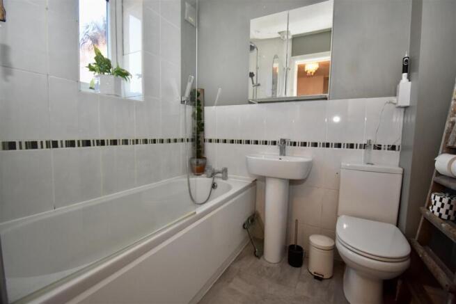 3 bed Terraced for sale Image 8
