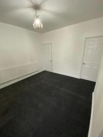 2 bed Terraced to rent Image 6