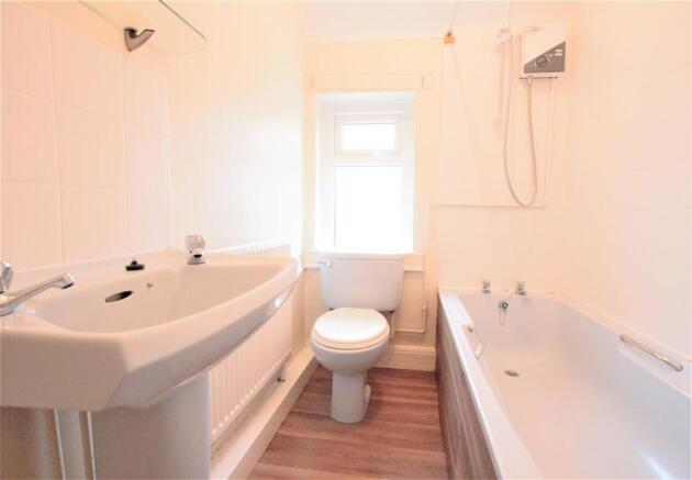 Bathroom 1.jpg