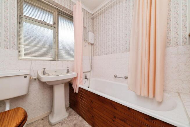 2 bed Semi-Detached Bungalow for sale Image 10