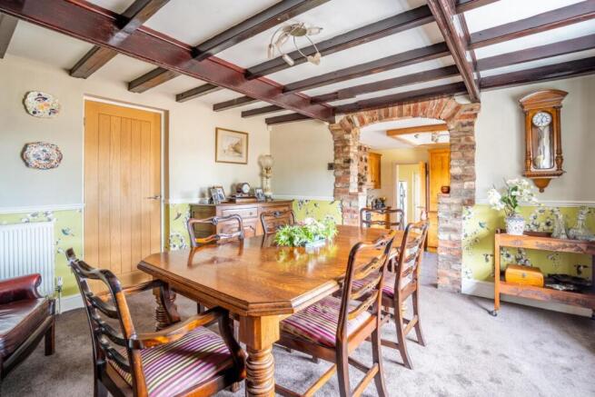 5 bed Detached for sale Image 7