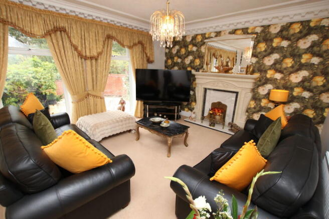 4 bed Detached Bungalow for sale Image 8