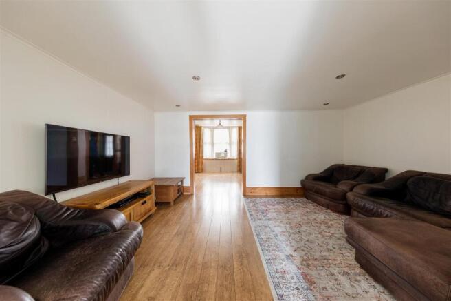 Royston Avenue, E4