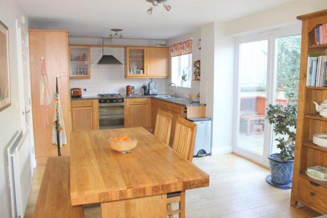 Kitchen/Dining...