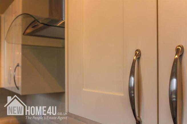 KITCHEN / DINER: