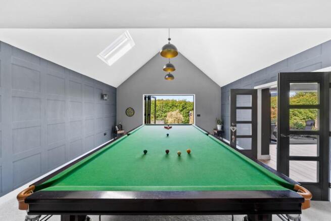 5 bed Detached for sale Image 5