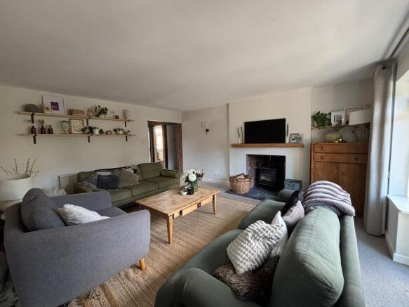 4 bed House to rent Image 4