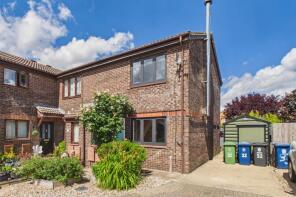 32, Stevens Close, Cambridge CB24 8TT
