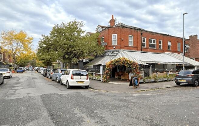 LeaseForSale_chrolton_manchester_0000s_0000_Laye