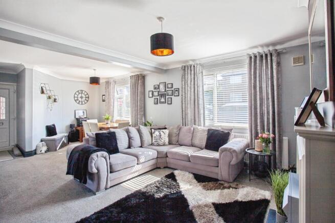 4 bed Semi-Detached for sale Image 5