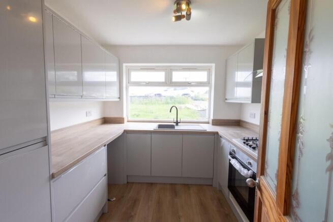 3 bed Semi-Detached to rent Image 3
