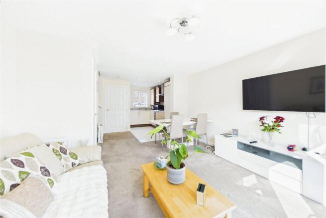 Tabby Drive, Three Mile Cross, Reading, Berkshire, RG7 photo 3