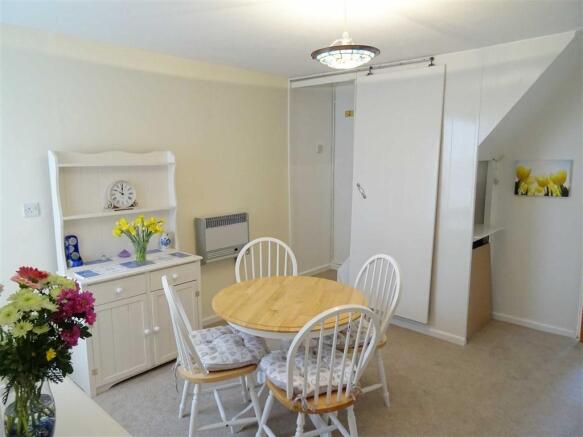 DINING ROOM: