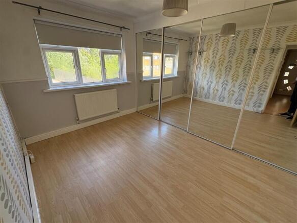 2 bed Apartment for sale Image 6