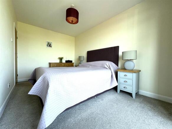 3 bed Semi-Detached Bungalow for sale Image 10
