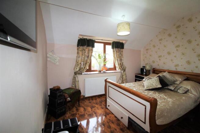 Bedroom 1.JPG