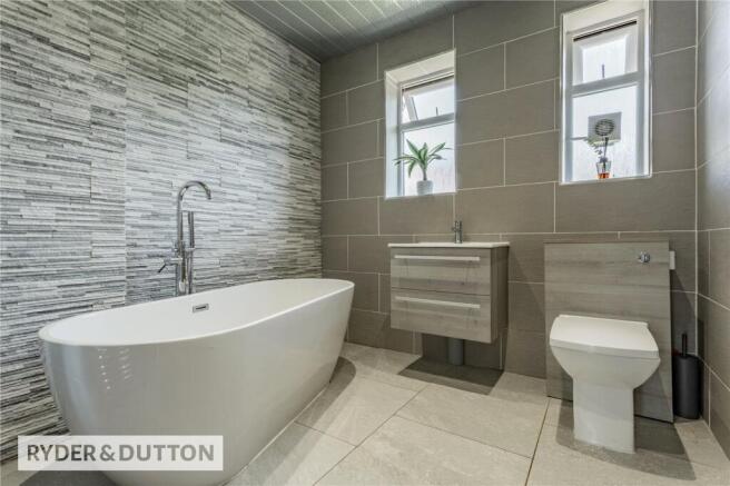 4 bed Detached for sale Image 8