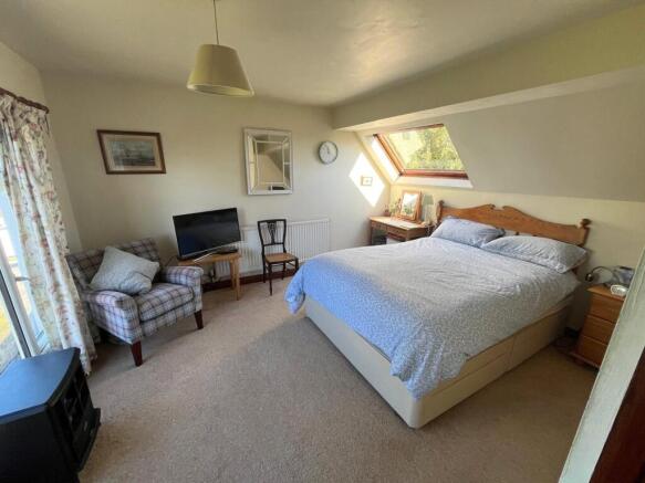 3 bed House for sale Image 5