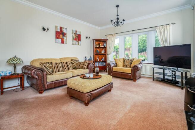 5 bed Detached for sale Image 7