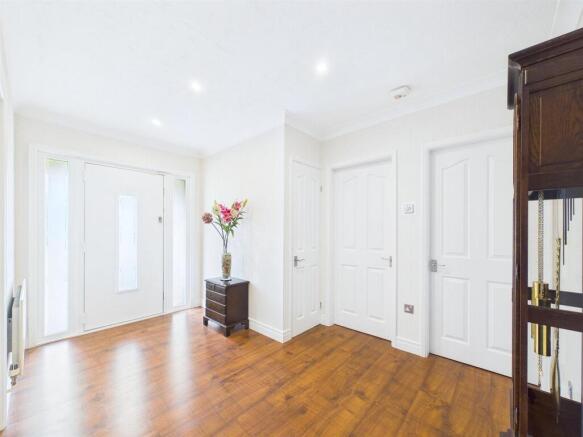 4 bed House for sale Image 8