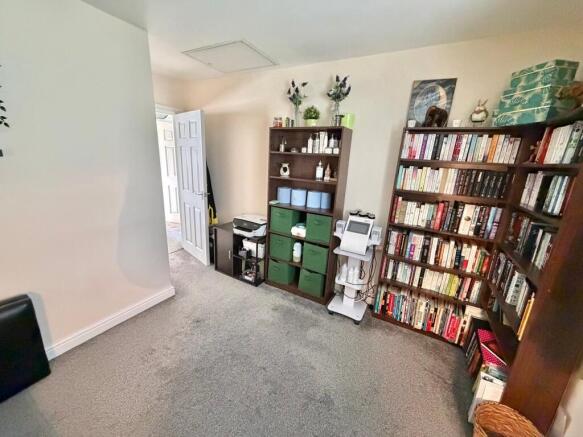 4 bed Semi-Detached for sale Image 12