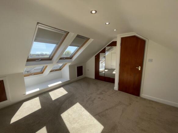 4 bed Link Detached House to rent Image 12