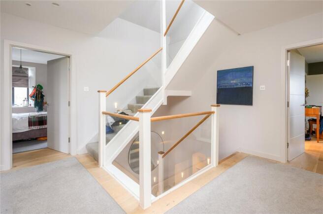 6 bed Detached for sale Image 10
