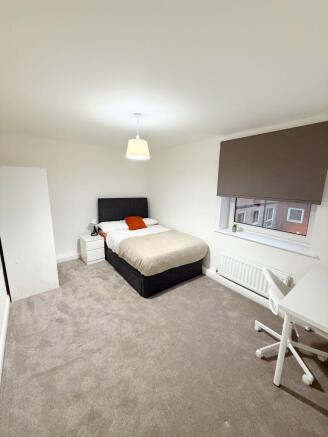 3 bed Flat to rent Image 5