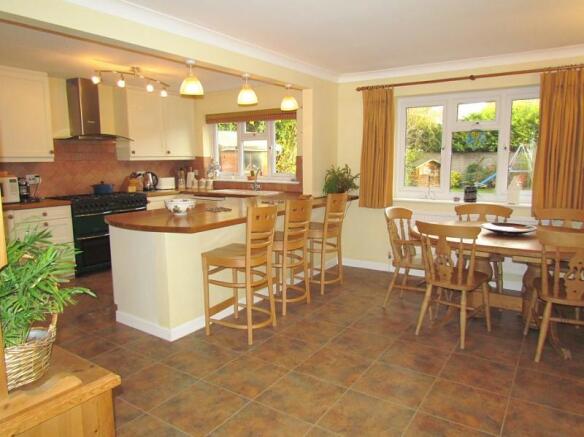 kitchen/dining room