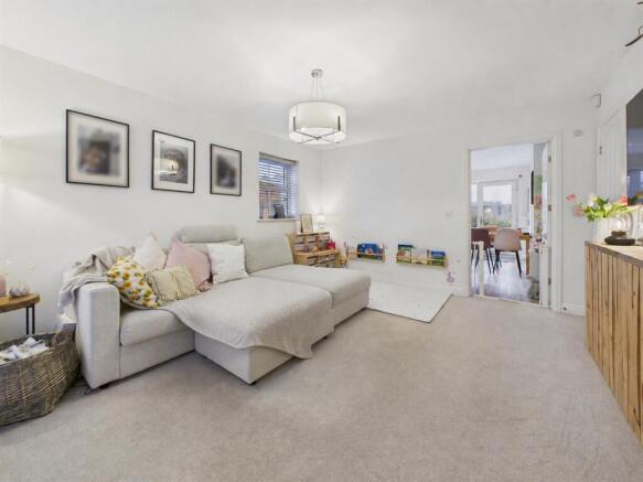 3 bed Semi-Detached for sale Image 6