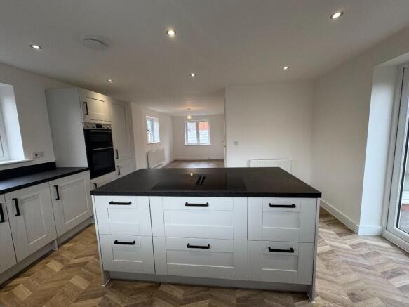 4 bed Detached for sale Image 6