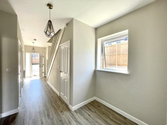 3 bed Semi-Detached to rent Image 9