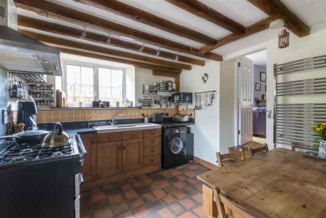 KITCHEN/DINING ROOM