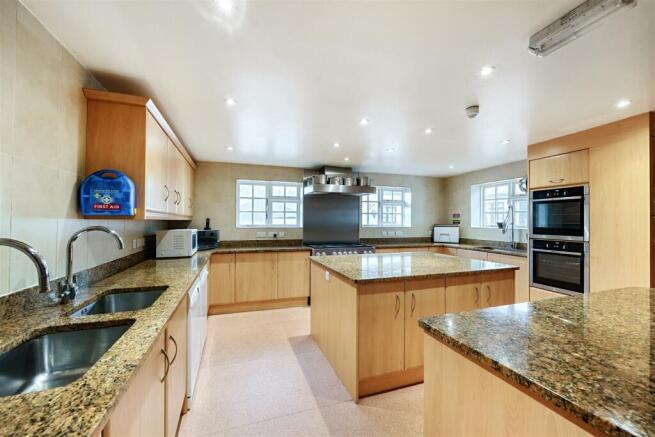 Barn & Pinn Cottage kitchen