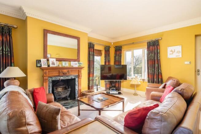 5 bed House for sale Image 8