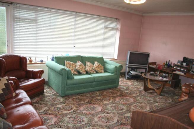 Living Room 2.jpg