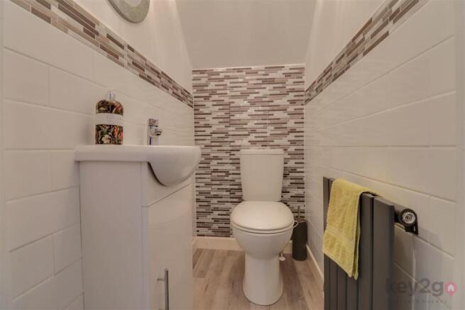 4 bed Detached for sale Image 9