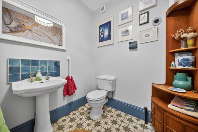 5 bed Semi-Detached for sale Image 11
